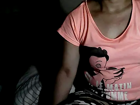 yoursPinayMama1682 online show from 18, 9, 2025