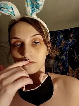 Snapshot of LuvTune chatting on 5, 4, 2026 LuvTune online show from 5, 4, 2026