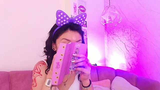 april bennett online show from 27, 10, 2025