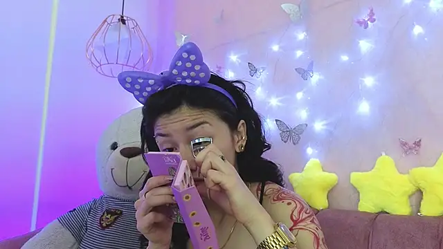 april bennett online show from 28, 11, 2025