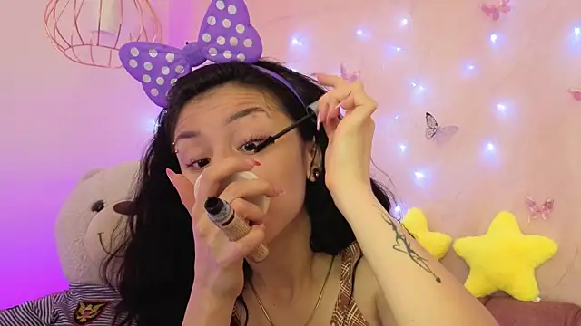 april bennett online show from 22, 12, 2025