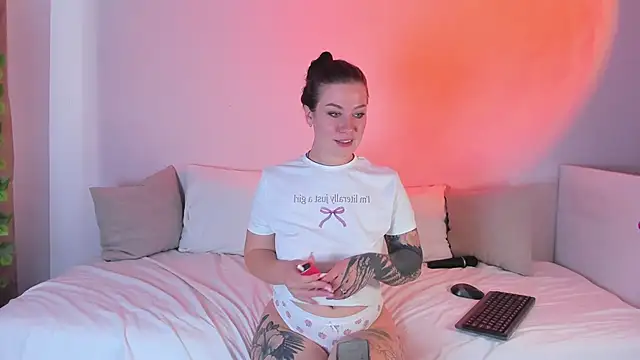 MiaKhallirae online show from 23, 10, 2025