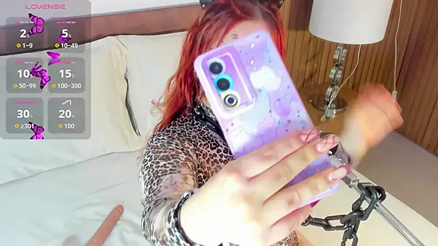 Snapshot of alana_glasses chatting on 7, 4, 2026 alana glasses online show from 7, 4, 2026