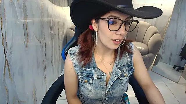 nadia r  online show from 4, 7, 2026