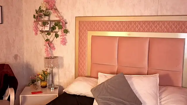 Snapshot of RobinBennett chatting on 30, 10, 2025 RobinBennett online show from 30, 10, 2025