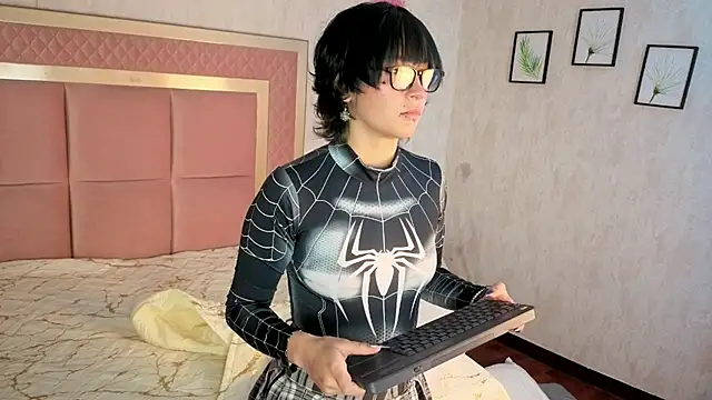 Snapshot of RobinBennett chatting on 17, 11, 2025 RobinBennett online show from 17, 11, 2025