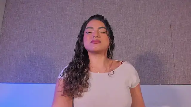 Salomeferreira  online show from 14, 10, 2025