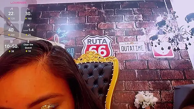 Snapshot of ClaraLara chatting on 4, 10, 2025 ClaraLara online show from 4, 10, 2025