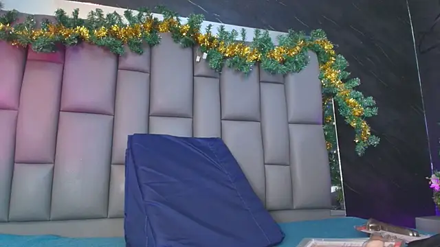 Snapshot of kissme_luna chatting on 1, 12, 2025 kissme luna online show from 1, 12, 2025