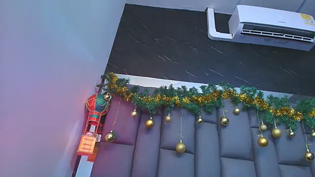 Snapshot of kissme_luna chatting on 17, 12, 2025 kissme luna online show from 17, 12, 2025