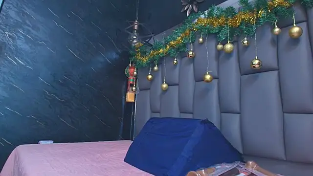 Snapshot of kissme_luna chatting on 20, 12, 2025 kissme luna online show from 20, 12, 2025