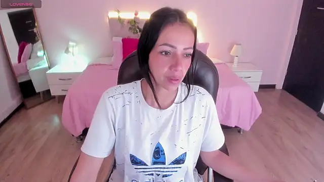 Mariam Lopez   online show from 7, 7, 2026