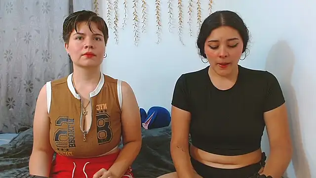 Snapshot of AmbarAndValery chatting on 18, 9, 2025 AmbarAndValery online show from 18, 9, 2025