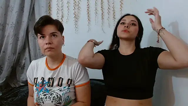 Snapshot of AmbarAndValery chatting on 5, 10, 2025 AmbarAndValery online show from 5, 10, 2025