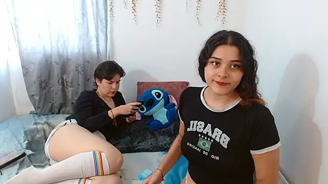 Snapshot of AmbarAndValery chatting on 23, 11, 2025 AmbarAndValery online show from 23, 11, 2025