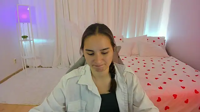 Snapshot of SeraphineClark chatting on 19, 10, 2025 SeraphineClark online show from 19, 10, 2025