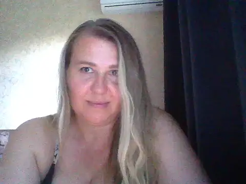 Snapshot of Solinaa chatting on 4, 7, 2026 Solinaa online show from 4, 7, 2026