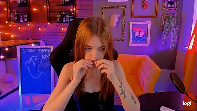 Snapshot of FlexyFox chatting on 8, 10, 2025 FlexyFox online show from 8, 10, 2025