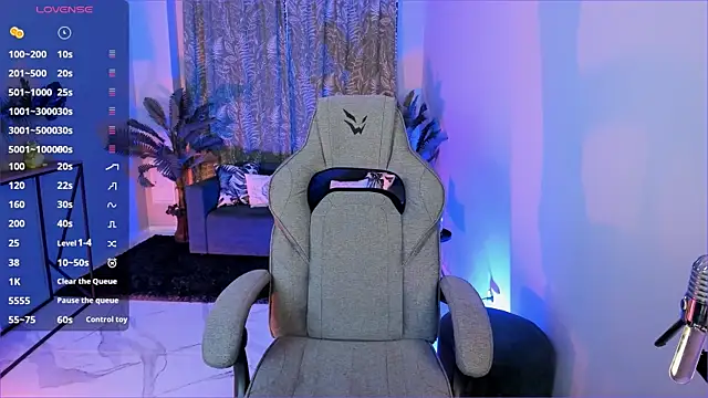 Snapshot of FlexyFox chatting on 18, 12, 2025 FlexyFox online show from 18, 12, 2025