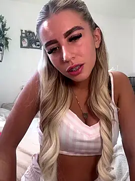 Snapshot of BlondeBetty chatting on 22, 9, 2025 BlondeBetty online show from 22, 9, 2025