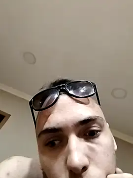 Snapshot of Strawboyy chatting on 30, 10, 2025 Strawboyy online show from 30, 10, 2025