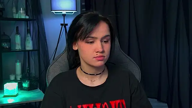 Snapshot of MonicaFarmer chatting on 10, 4, 2026 MonicaFarmer online show from 10, 4, 2026