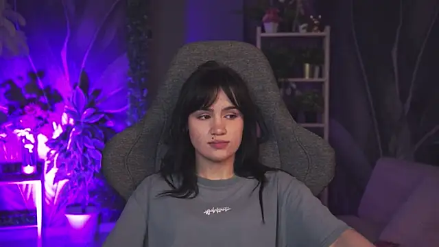 Snapshot of MonicaFarmer chatting on 13, 4, 2026 MonicaFarmer online show from 13, 4, 2026