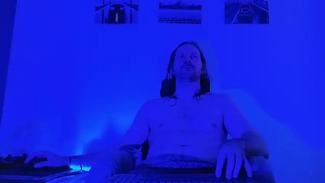 Snapshot of AlbinoAdonis chatting on 1, 10, 2025 AlbinoAdonis online show from 1, 10, 2025