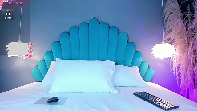 LunaBloomn online show from 11, 10, 2025