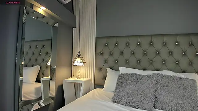 LunaBloomn online show from 19, 11, 2025