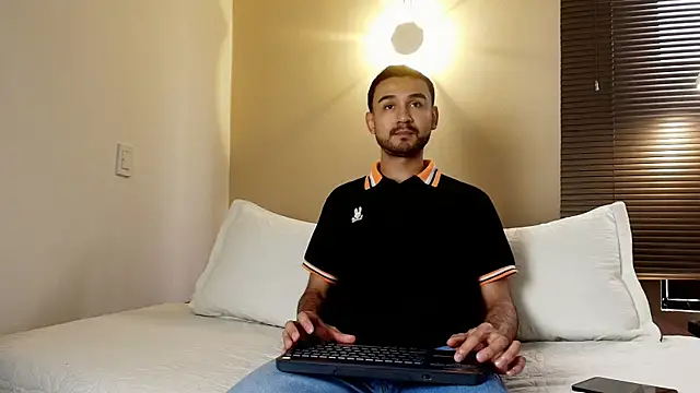 Axel Moon S online show from 25, 11, 2025