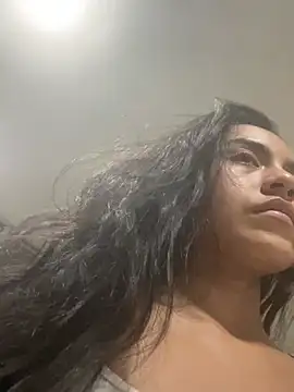 Snapshot of Leslie_Bussh_ chatting on 6, 4, 2026 Leslie Bussh online show from 6, 4, 2026