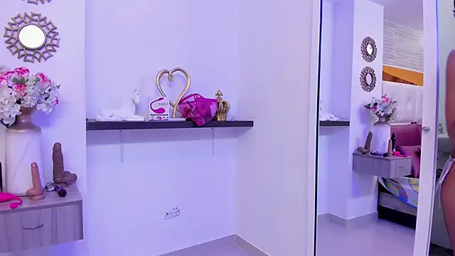 Snapshot of Leslie_Bussh_ chatting on 10, 4, 2026 Leslie Bussh online show from 10, 4, 2026