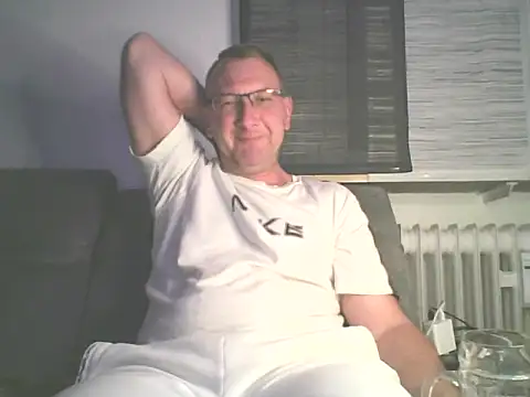 Snapshot of niezlomny75 chatting on 16, 9, 2025 niezlomny75 online show from 16, 9, 2025