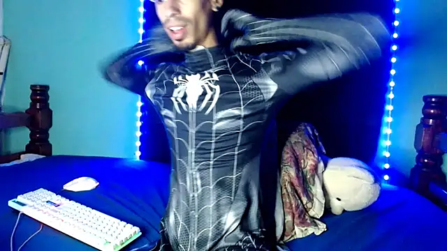 Snapshot of Alexx_1214 chatting on 6, 11, 2025 Alexx 1214 online show from 6, 11, 2025