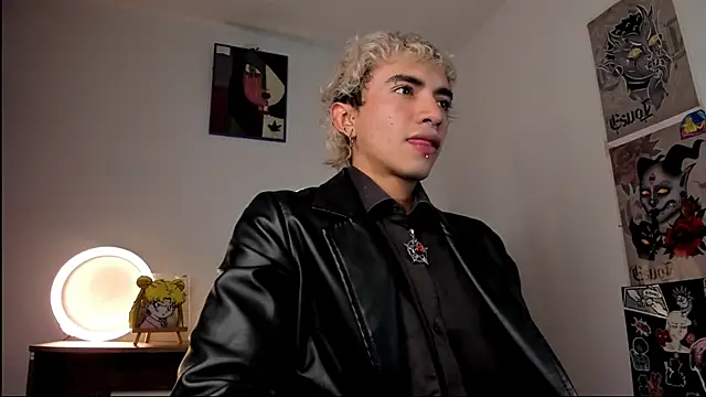 Snapshot of guynextdo0r chatting on 24, 10, 2025 guynextdo0r online show from 24, 10, 2025