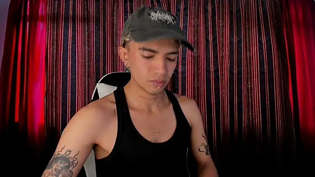 Snapshot of guynextdo0r chatting on 6, 11, 2025 guynextdo0r online show from 6, 11, 2025