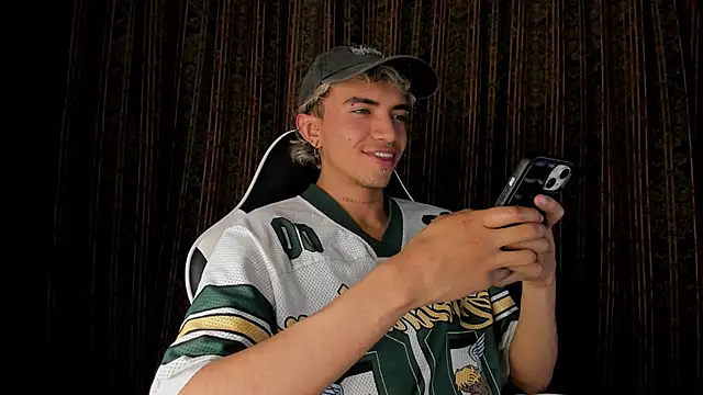 Snapshot of guynextdo0r chatting on 27, 11, 2025 guynextdo0r online show from 27, 11, 2025