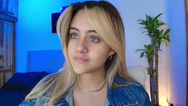 Snapshot of MaryMoon_ chatting on 14, 10, 2025 MaryMoon online show from 14, 10, 2025
