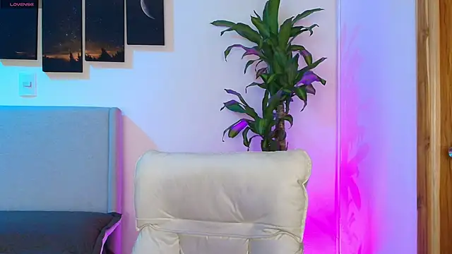 MaryMoon  online show from 1, 2, 2026