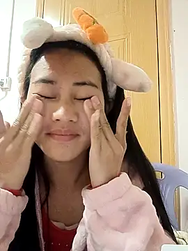 Snapshot of luy-xinh02 chatting on 27, 11, 2025 luy-xinh02 online show from 27, 11, 2025