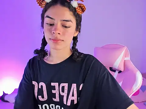 Snapshot of maddy_parker__ chatting on 12, 11, 2025 maddy parker online show from 12, 11, 2025