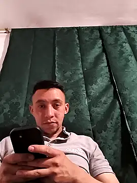 Snapshot of eslabon19 chatting on 4, 12, 2025 eslabon19 online show from 4, 12, 2025