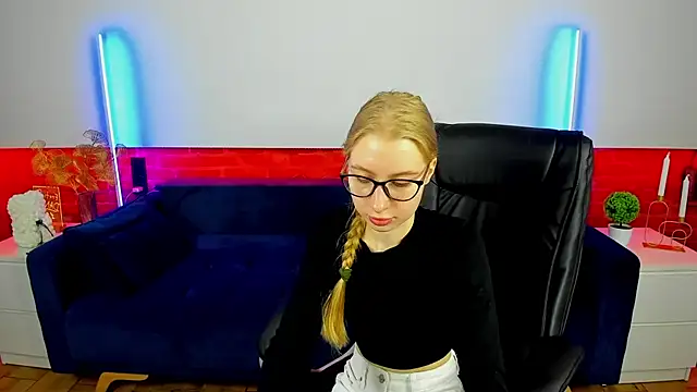 Alina Blonde online show from 30, 9, 2025