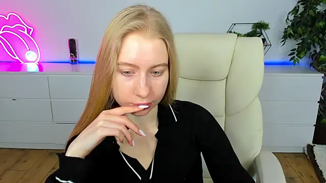 Alina Blonde online show from 8, 2, 2026