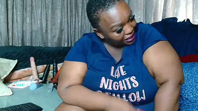 Snapshot of Bustyboobs02xx chatting on 23, 12, 2025 Bustyboobs02xx online show from 23, 12, 2025