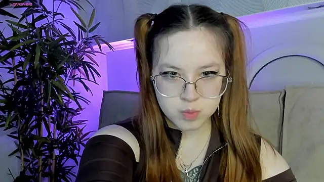 Snapshot of Krysadapp chatting on 24, 4, 2026 Krysadapp online show from 24, 4, 2026