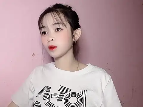 Suna7383 online show from 4, 11, 2025