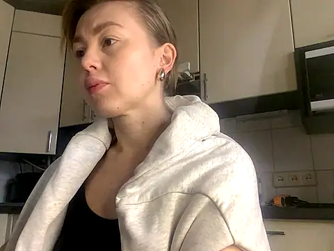 MartaLuna  online show from 7, 1, 2026