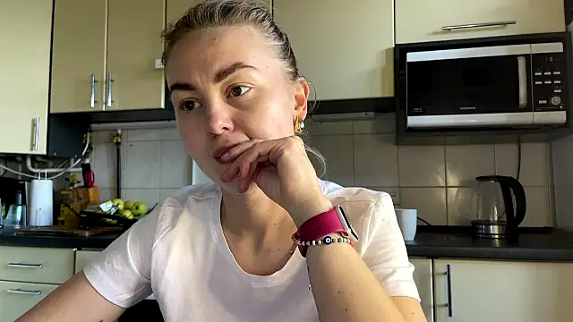 Snapshot of MartaLuna_ chatting on 27, 4, 2026 MartaLuna online show from 27, 4, 2026